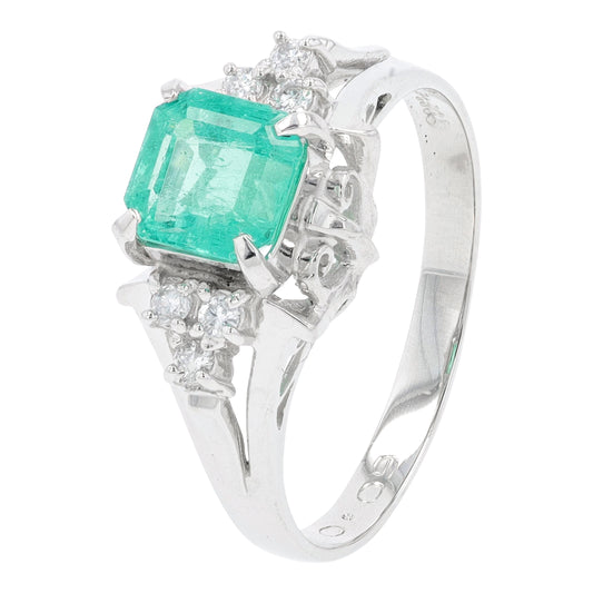 PT900 .85 CT Emerald Ring